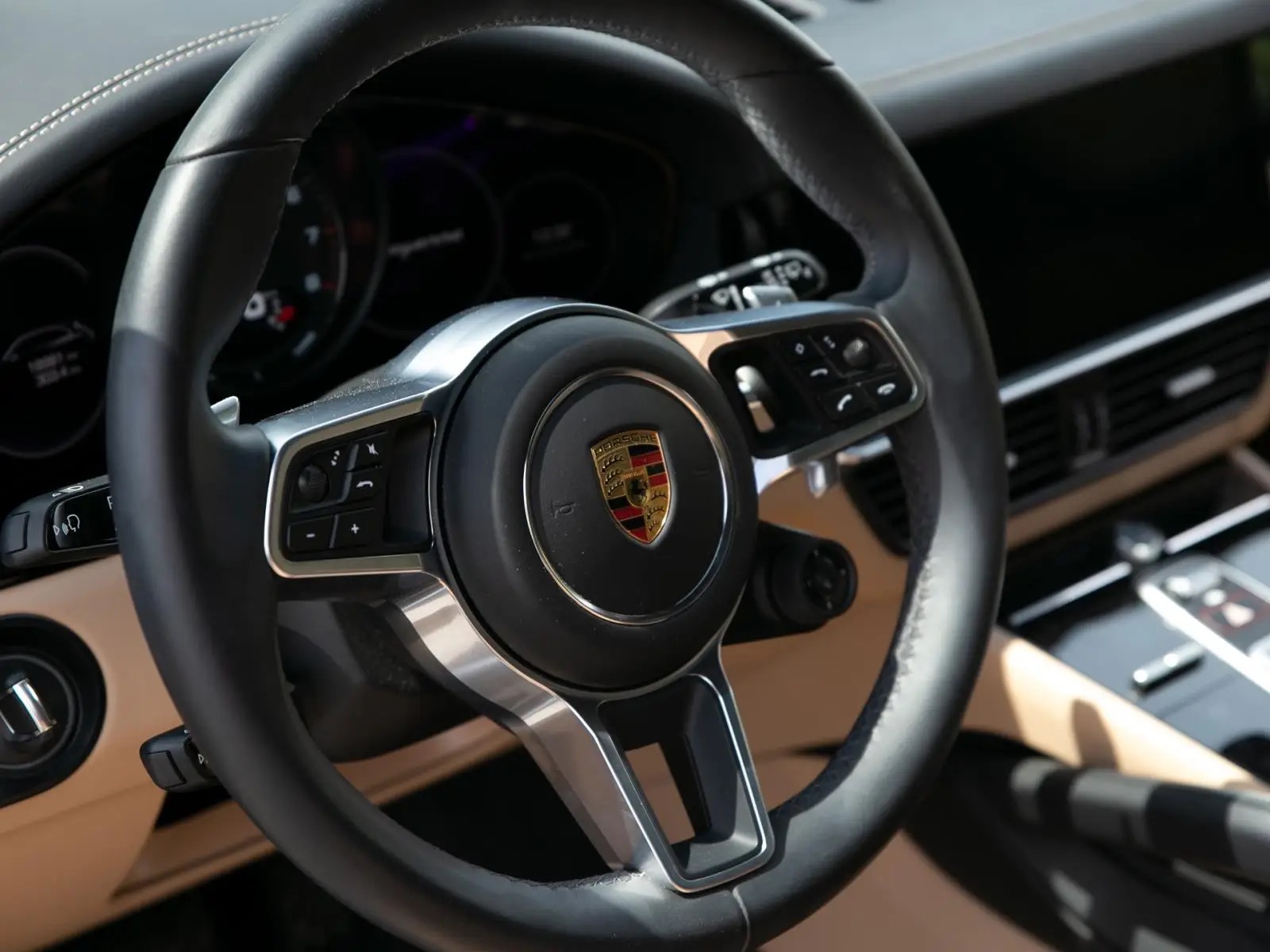 Porsche Cayenne E-Hybrid | šedá Quartz metalíza | top stav | auto online | Autoibuy.com | skvělá výbava |